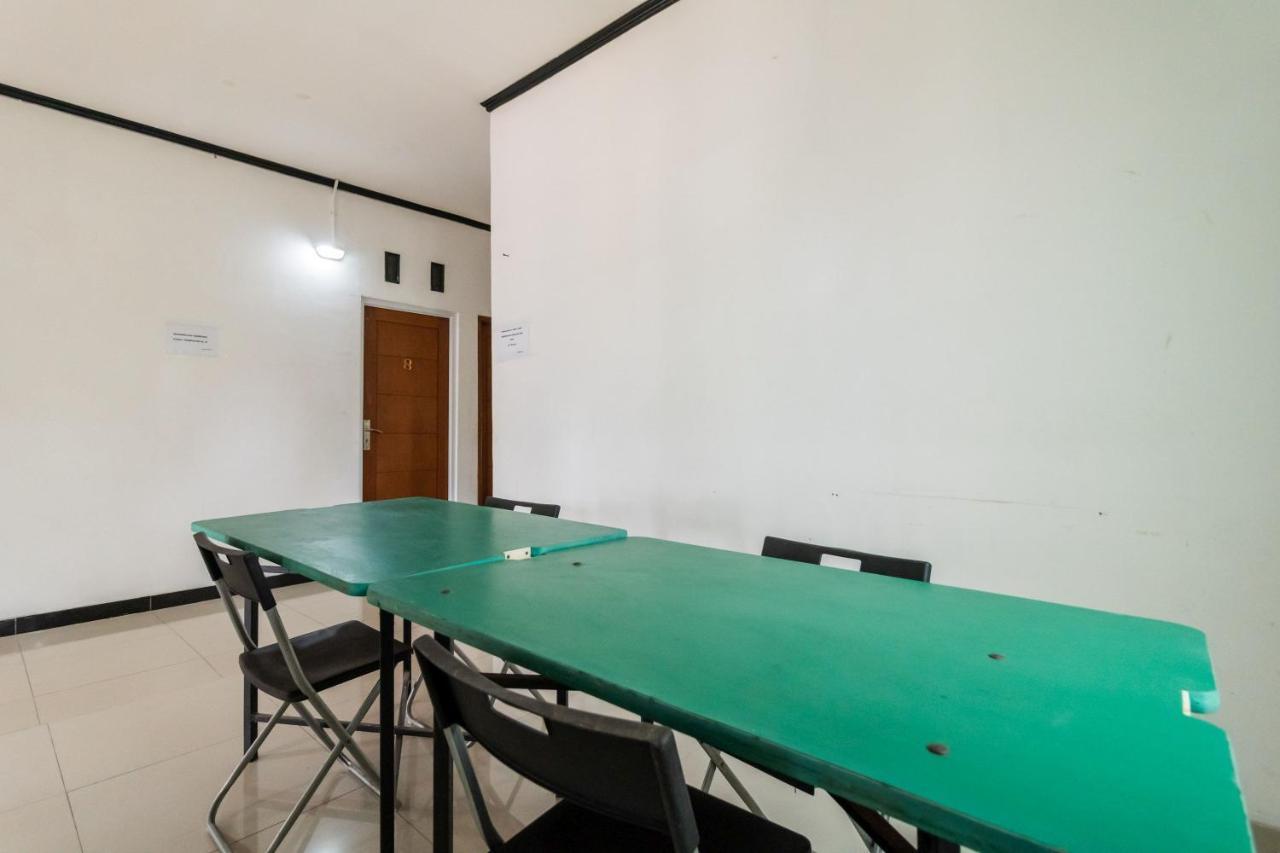 Reddoorz Near Terminal Bubulak Bogor Hotell Eksteriør bilde