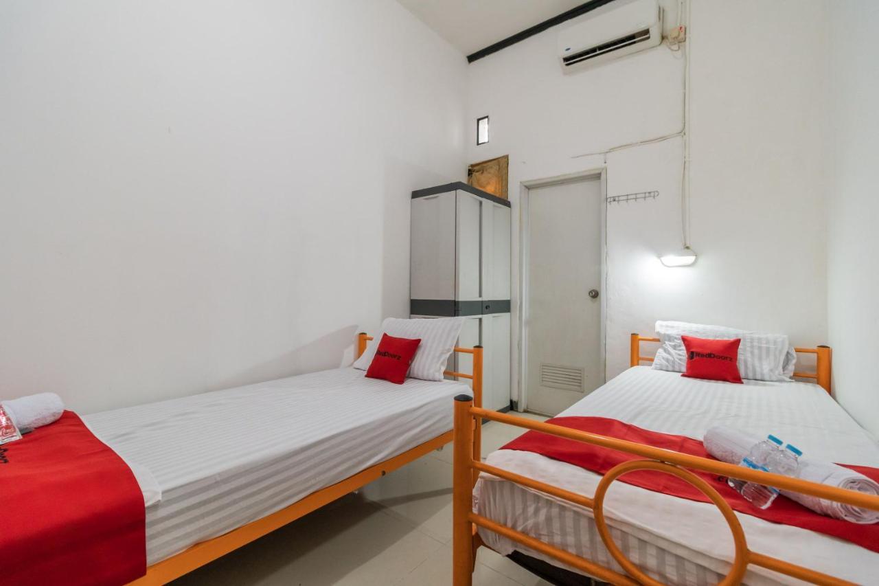 Reddoorz Near Terminal Bubulak Bogor Hotell Eksteriør bilde